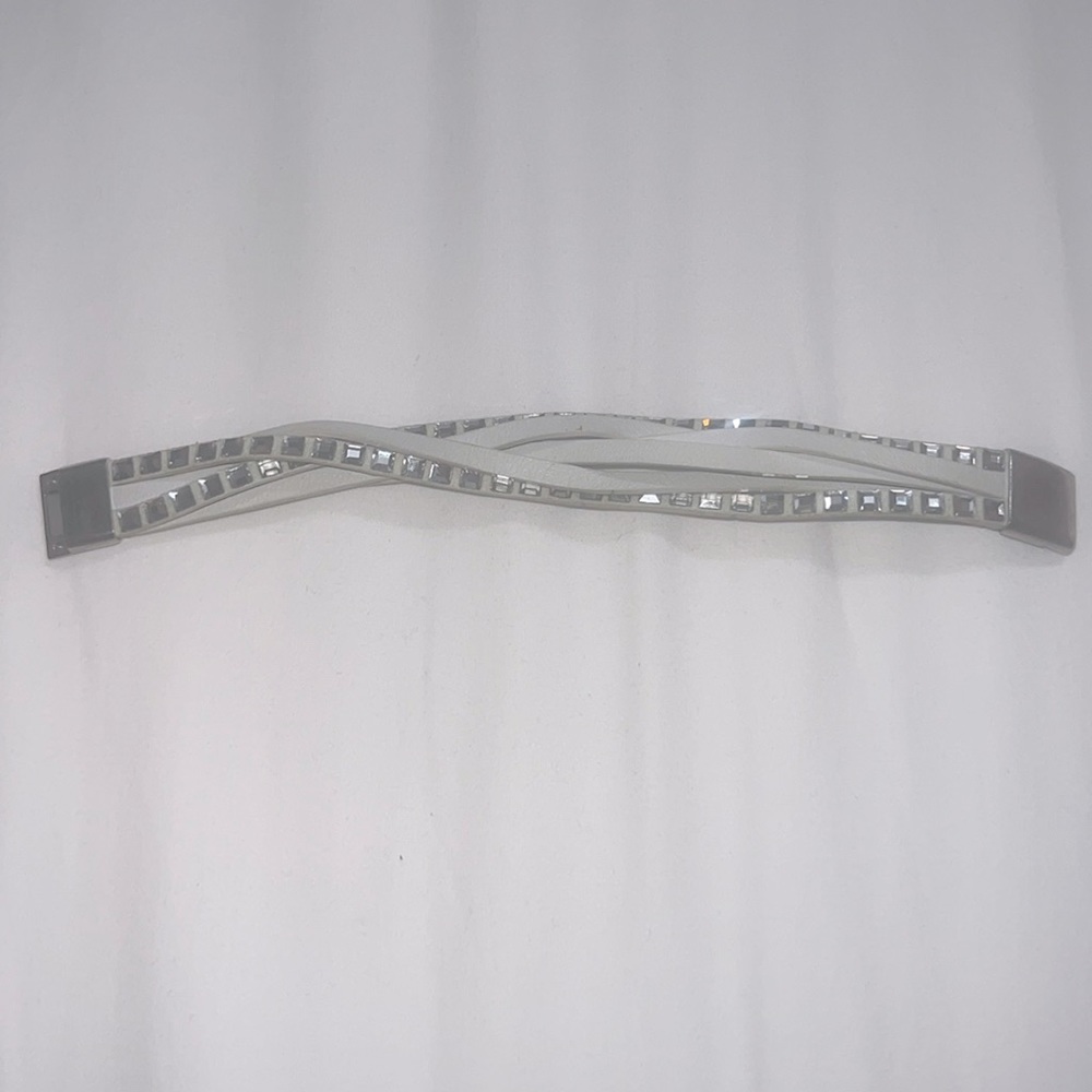 Magnetic fastner leather bracelet
